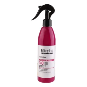 اسپری آبرسان ویتاپلکس مدل CURL CARE مناسب موهای فر، بدون سولفات، حاوی عصاره آلوئه ورا و روغن بادام شیرین، مرطوب‌کننده، نرم‌کننده، تقویت‌کننده، درخشان‌کننده، حجم 300 میلی‌لیتر