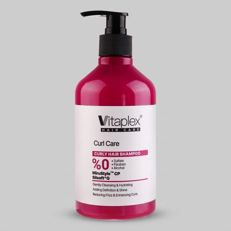شامپو مو فر ویتاپلکس مدل Curl Care حجم 500 میلیلیتر، تقویتکننده، مرطوبکننده، لطافتبخش، کنترل چربی و جلوگیری از وز شدن مو، مناسب پوست سر معمولی، دارای گلیسیرین